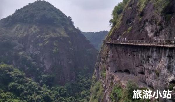 路线三：梅州-丹霞山风景区-黄水莲洞