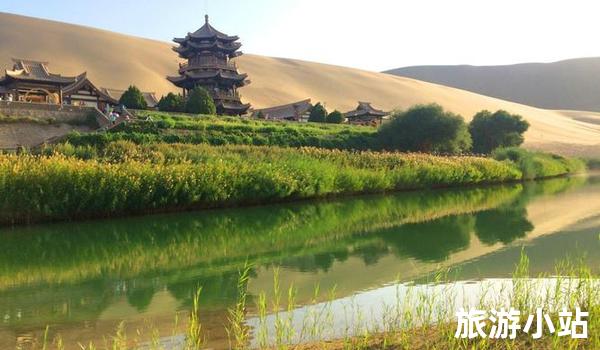 沙漠绿洲之鸣沙山月牙泉景区