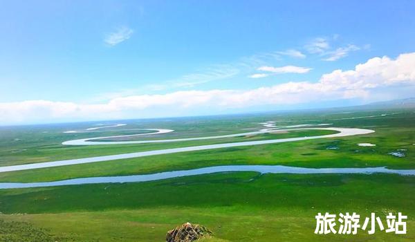 游览湖泊草原