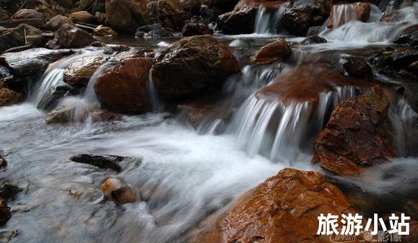 瀑布溪流，清新怡人