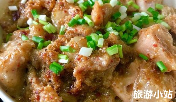 银耳汤与莲藕粉蒸肉