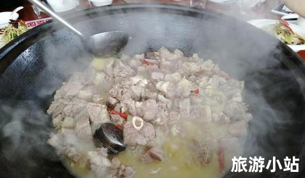 铁锅炖羊肉