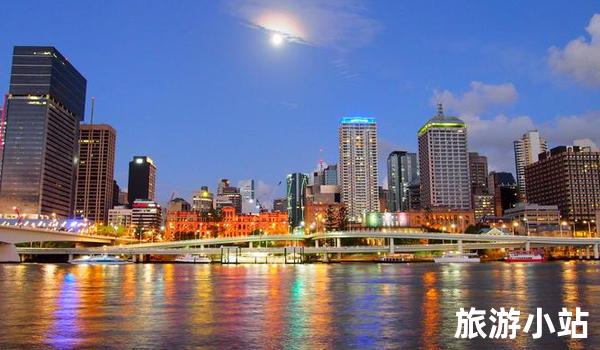 享受这座城市的美丽夜景