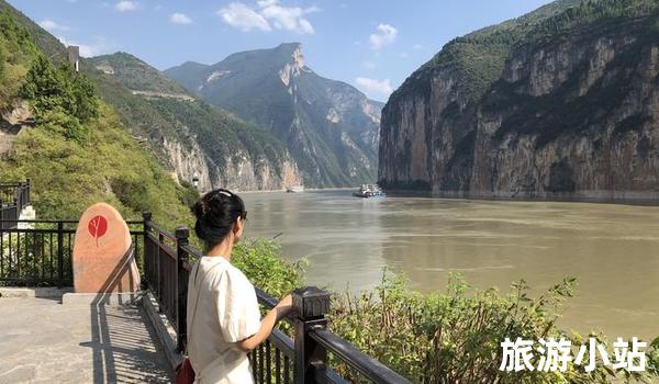 品尝地道美食，感受豪华住宿