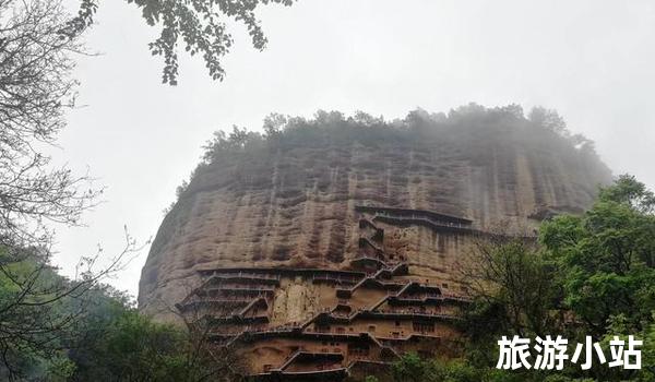 水陆交织的红岩峡谷