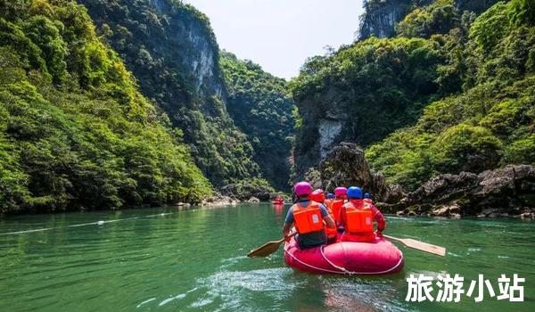 探险之旅：漂流、攀岩、徒步