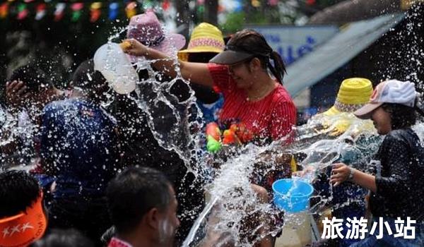  泰国：举国欢庆的泼水节